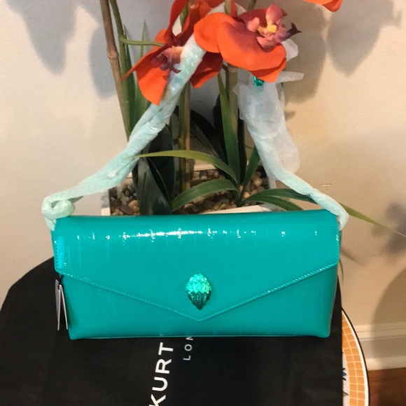 Kurt Geiger Landon Shoreditch Leather Envelope Clutch
KURT GEIGER LONDON - Picture 11 of 16